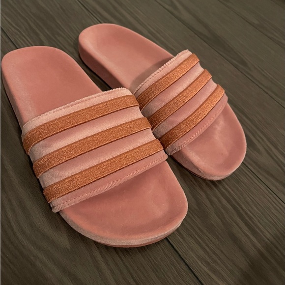 Pink adidas slides. - Picture 2 of 5